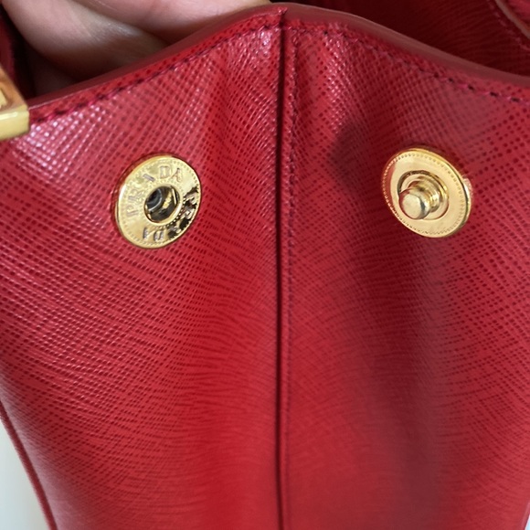 Authentic Prada Extra large Galleria Tote - Picture 7 of 16